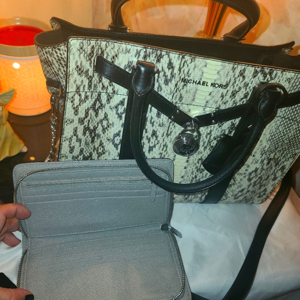 Authentic MK Hamilition python purse set - Picture 2 of 3
